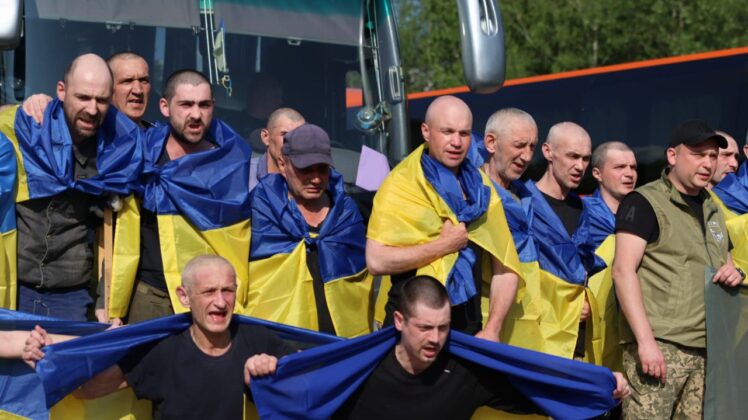 Україна повернула додому тяжкопоранених захисників
