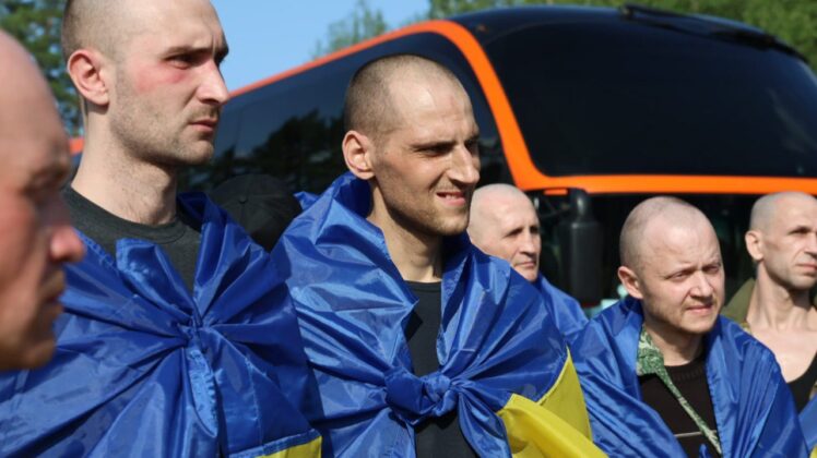 Україна повернула додому тяжкопоранених захисників