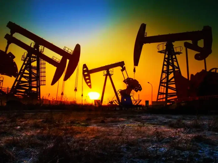 Ціни на нафту різко зросли через атаку Ізраїлю на Іран