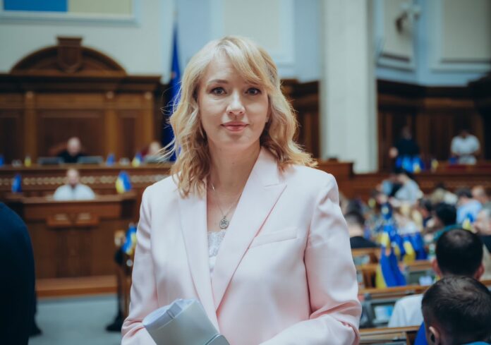 Фото голова партії Слуга Народу Олена Шуляк