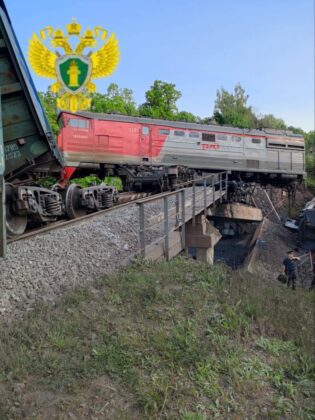 На росії майже визнали підрив мостів у Брянській та Курській областях