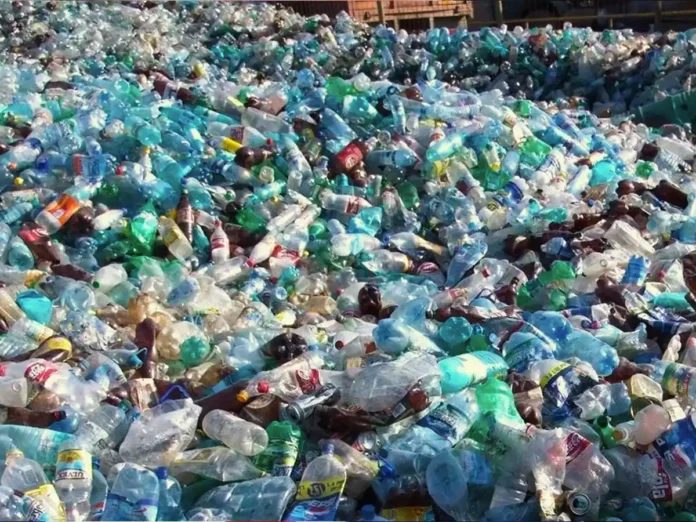 Вчені навчилися виробляти ліки з пластикових відходів