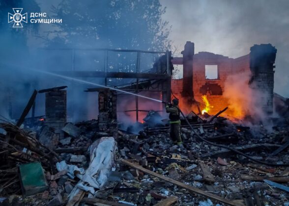 У Сумах зайнялася будівля після атаки БпЛА