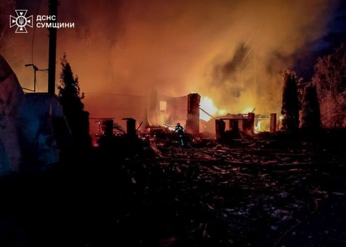 У Сумах зайнялася будівля після атаки БпЛА