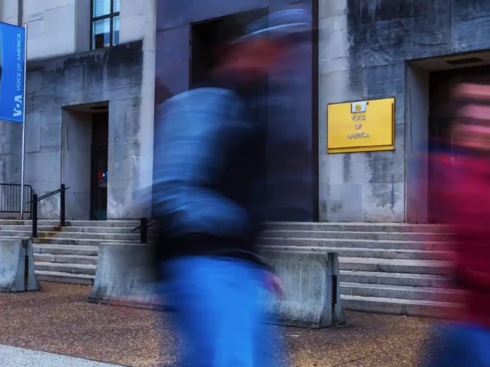 США екстрено повертають «Голос Америки» для мовлення на Іран