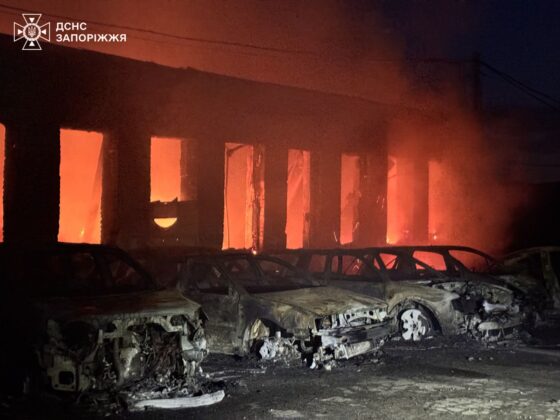 Вибиті вікна, знищені авто: Запоріжжя після атаки БпЛА