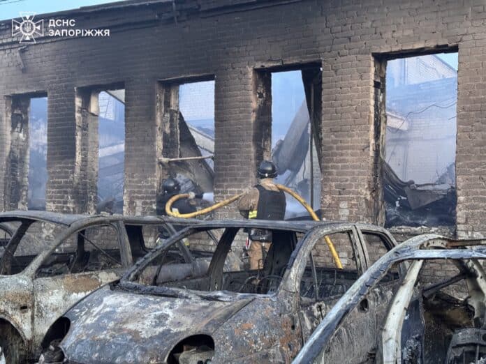 Вибиті вікна, знищені авто: Запоріжжя після атаки БпЛА