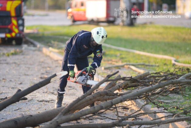 Вибиті вікна, знищені авто: Запоріжжя після атаки БпЛА