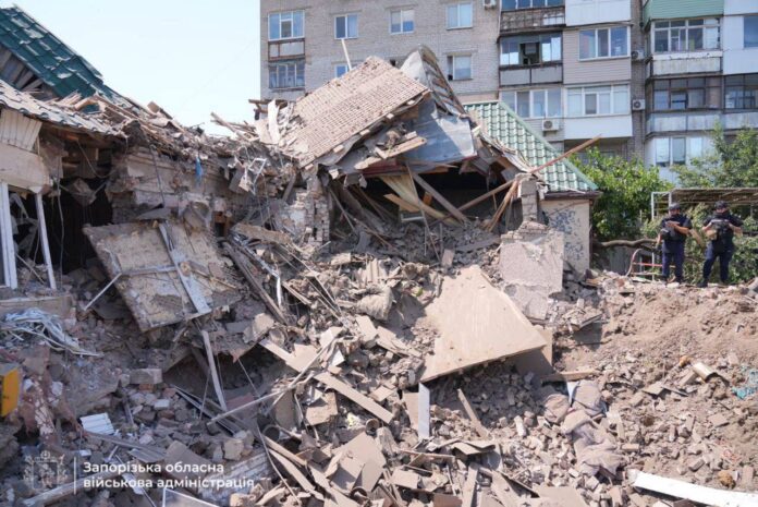 Росіяни вдарили КАБами по Запоріжжю: зруйновані будинки, постраждали двоє людей