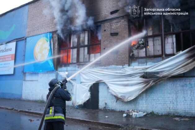 росія атакувала Запоріжжя: пожежі, поранено поліцейських