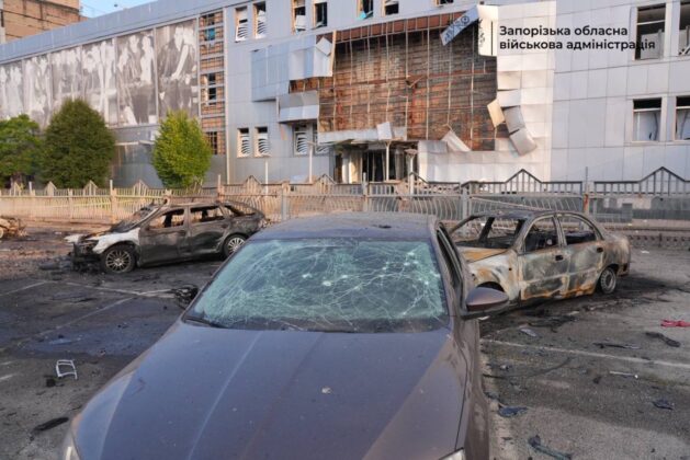 росія атакувала Запоріжжя: пожежі, поранено поліцейських