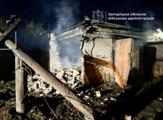 Запоріжжя атакували дронами: пожежі та руйнування, є поранений
