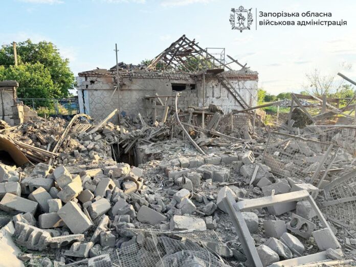 Запоріжжя атакували дронами: пожежі та руйнування, є поранений