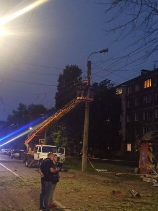 Нічна атака «шахедами» по Чернігову: руйнування, є поранені