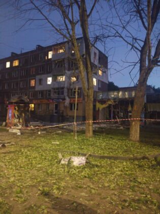 Нічна атака «шахедами» по Чернігову: руйнування, є поранені