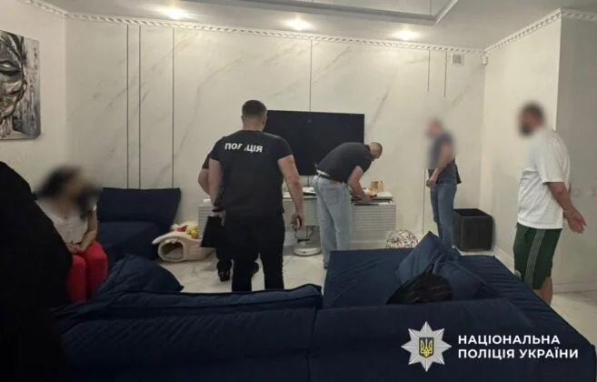 Обшуки у справі Гусакова: перевіряють банківські картки та криптовалюту