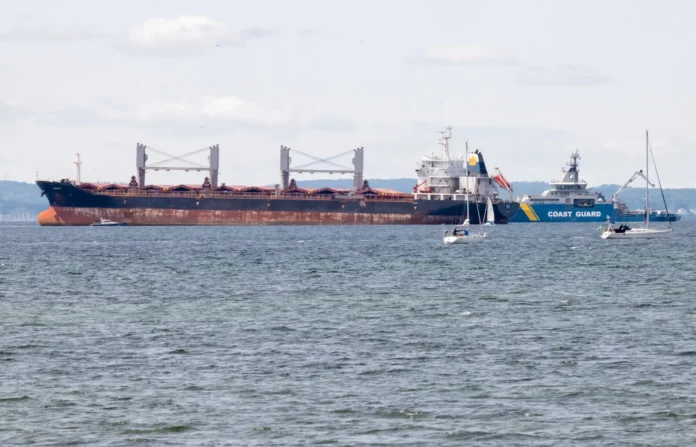 Судно з нафтопродуктами рф сіло на мілину біля Швеції