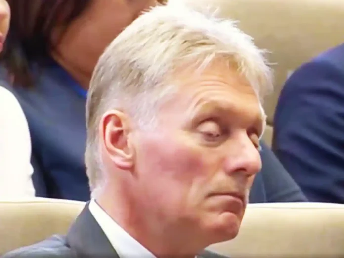 Пєсков заснув під путіна: момент потрапив на відео