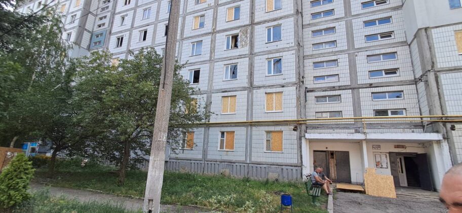 Ранковий удар по Чугуєву: сотні квартир пошкоджені, є поранені