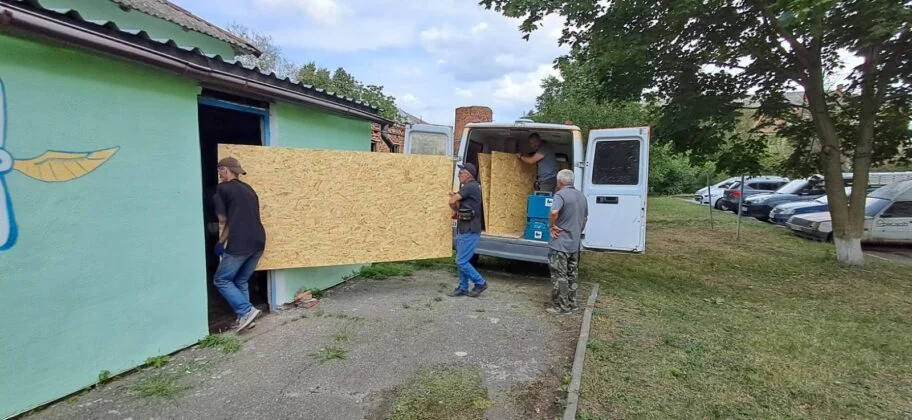 Ранковий удар по Чугуєву: сотні квартир пошкоджені, є поранені