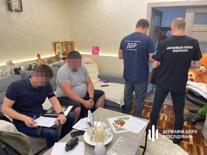 Посадовця на Хмельниччині викрили у махінаціях із землею