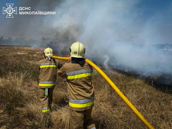 Атака на Очаків: 11 будинків пошкоджено, виникла пожежа