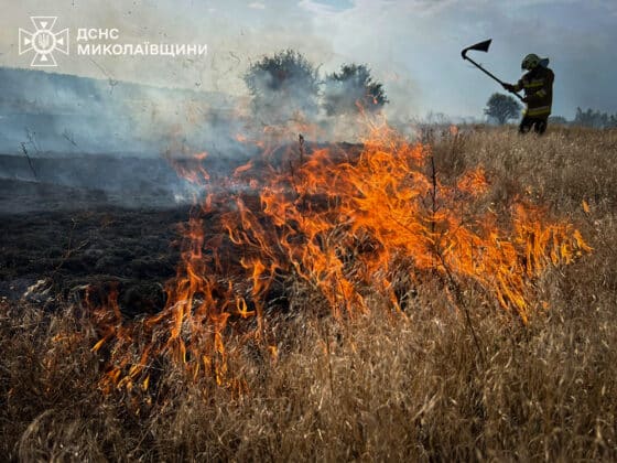 Атака на Очаків: 11 будинків пошкоджено, виникла пожежа