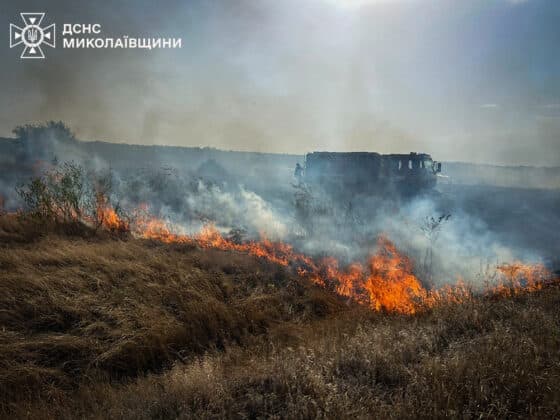 Атака на Очаків: 11 будинків пошкоджено, виникла пожежа