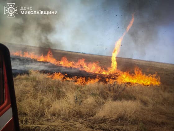 Атака на Очаків: 11 будинків пошкоджено, виникла пожежа