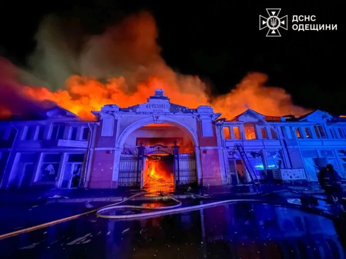 Вогонь і руїни в центрі Одеси: дрони рф атакували історичну частину міста