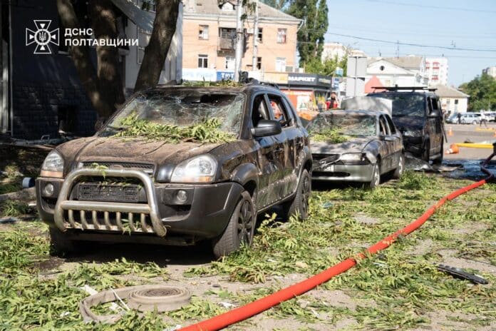 Удар дронів по Полтаві: зруйновано будівлю ТЦК, є загиблі та поранені