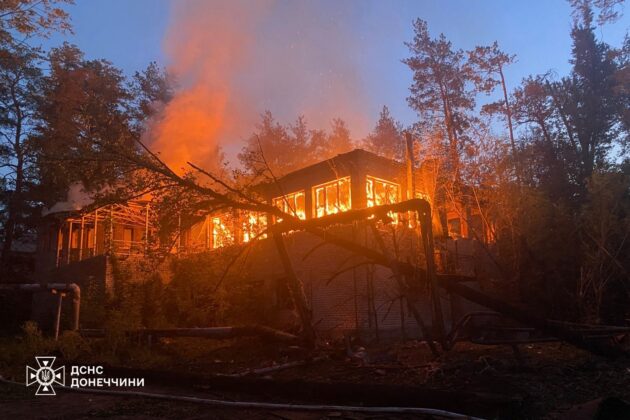 Слов’янськ під обстрілом: пошкоджено школи та будинки, є поранені