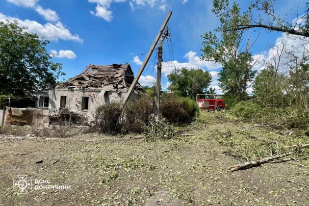 Слов’янськ під обстрілом: пошкоджено школи та будинки, є поранені