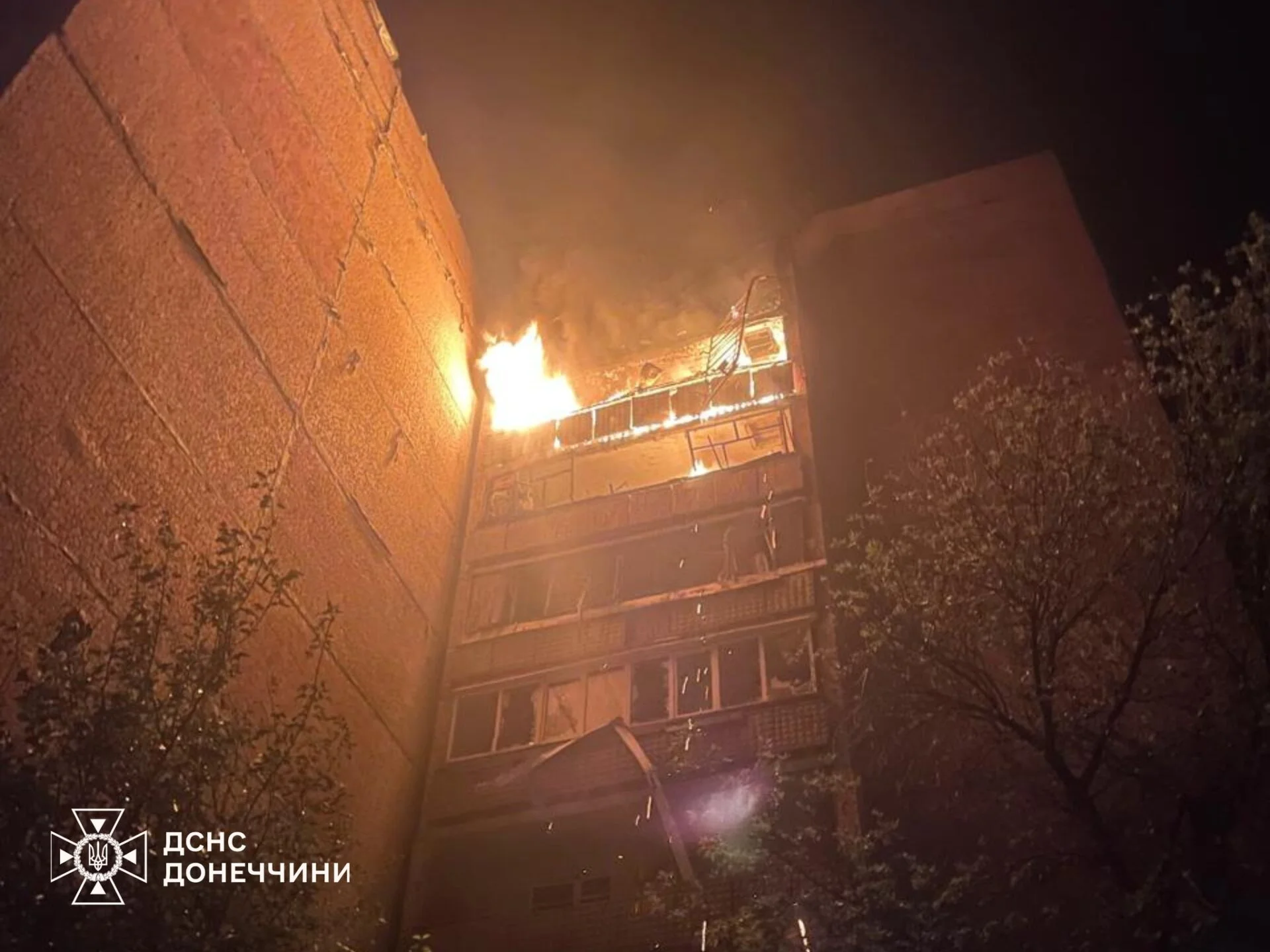 Нічна атака на Краматорськ: пожежа в багатоповерхівці