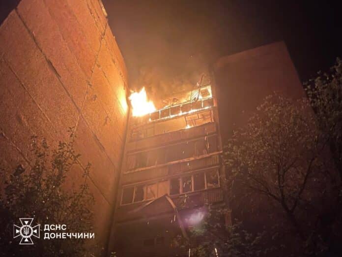 Нічна атака на Краматорськ: пожежа в багатоповерхівці