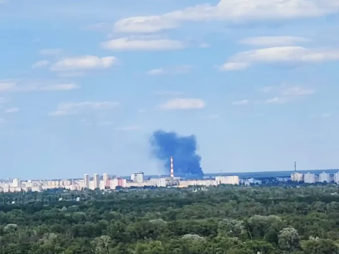 У Києві стався вибух біля ТЕЦ-6: над містом здійнявся густий дим