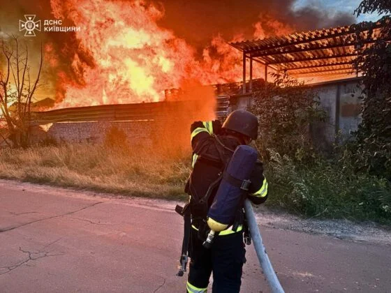 Двоє постраждалих унаслідок нічної атаки дронів на Київщині