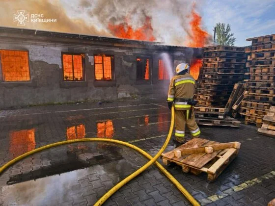 Двоє постраждалих унаслідок нічної атаки дронів на Київщині