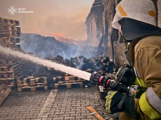 Двоє постраждалих унаслідок нічної атаки дронів на Київщині