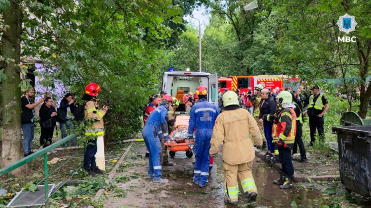 Київ після удару: наслідки атаки, багато загиблих та поранених