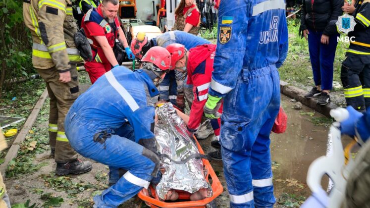 Київ після удару: наслідки атаки, багато загиблих та поранених