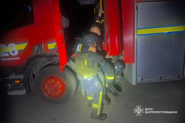 рф атакувала рятувальників у Нікополі: п’ятеро поранених