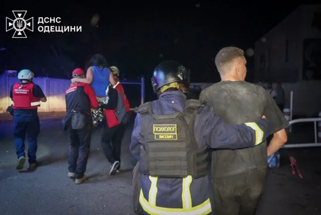 Масований удар по Одесі: пожежа у багатоповерхівці, є жертви