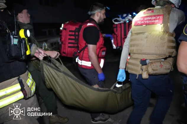 Масований удар по Одесі: пожежа у багатоповерхівці, є жертви