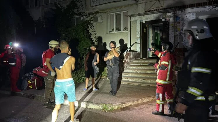 Масований удар по Одесі: пожежа у багатоповерхівці, є жертви