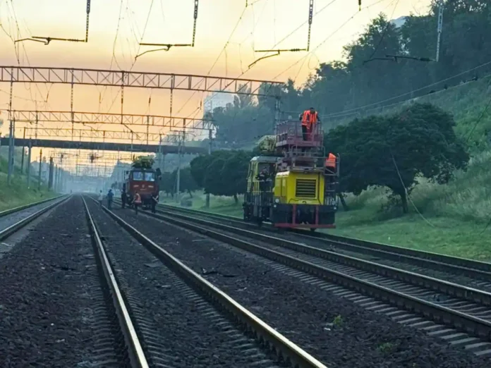 Залізнична інфраструктура Києва постраждала від обстрілу