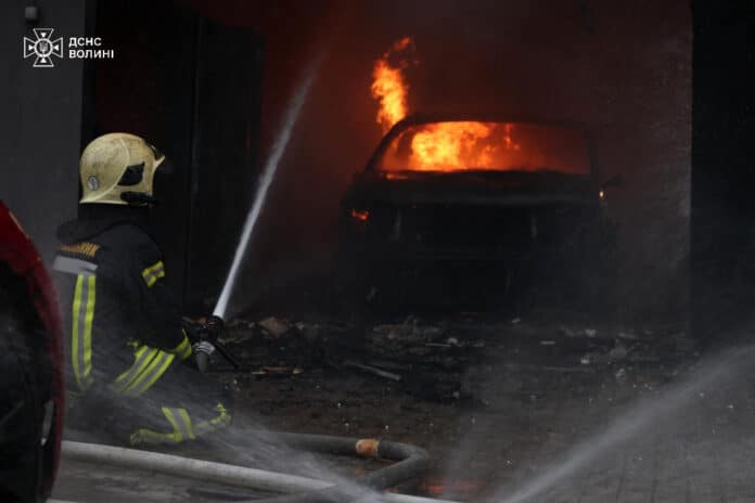 Пожежа у Луцьку: рятувальники впорались з наслідками обстрілу