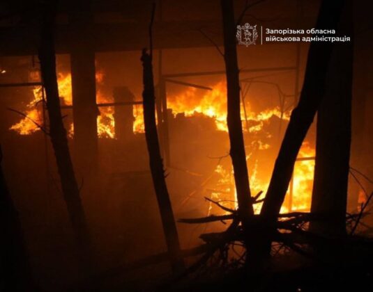 Атака по Запоріжжю: пошкоджене підприємство, понівечені будинки