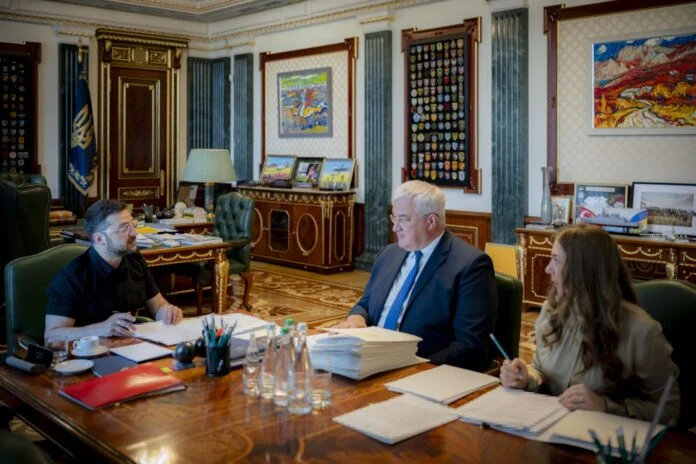 Зеленський оновив дипломатичний корпус України
