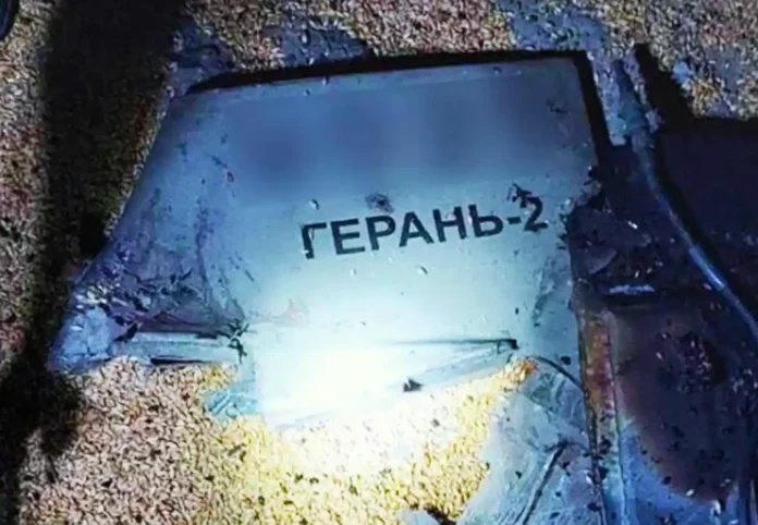 Російський дрон впав на дах будинку у Києві — без жертв